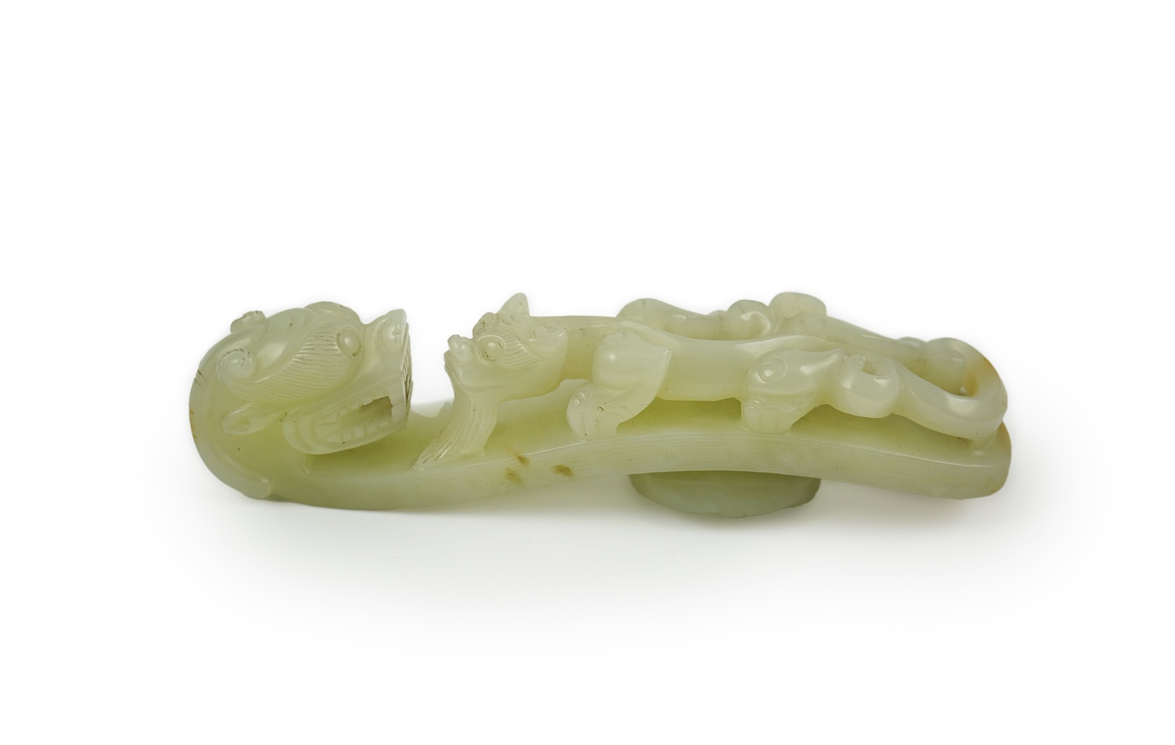 A Chinese pale celadon jade 'dragon' belt hook, 18th/19th century